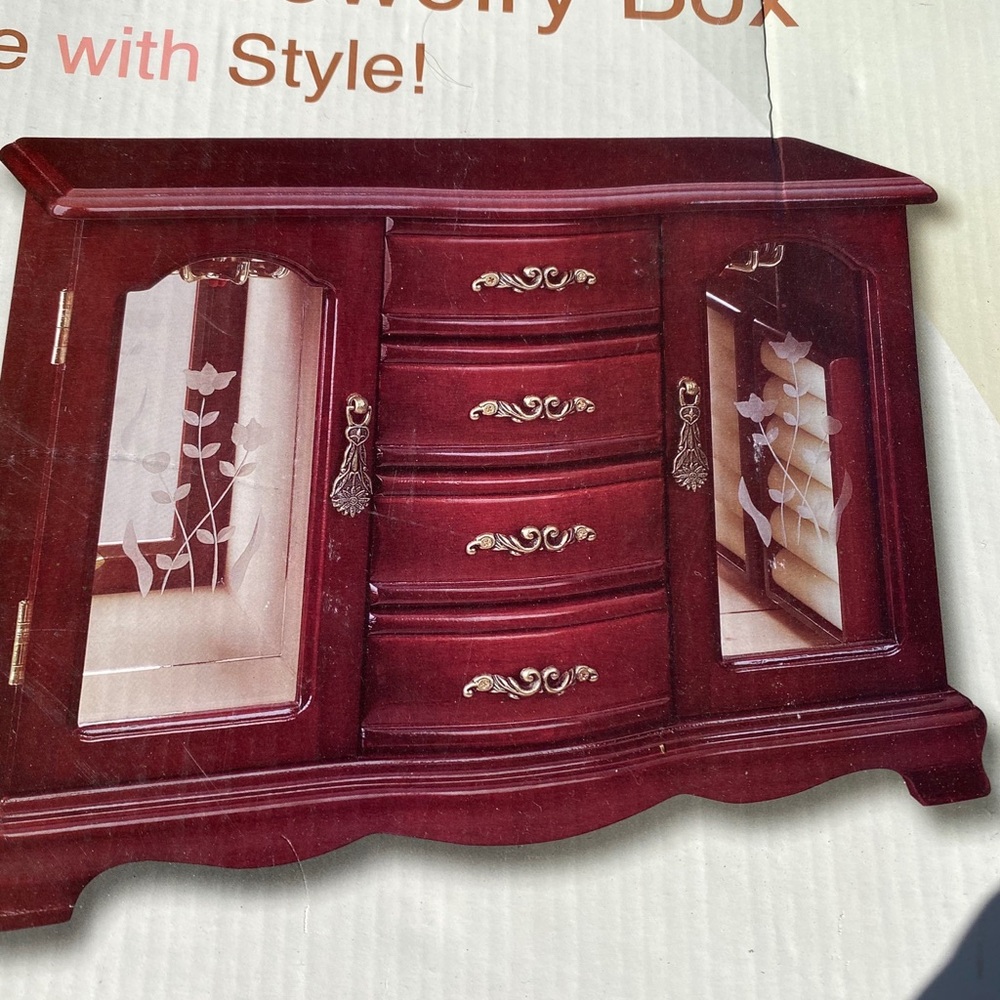 Small wooden Jewelry box